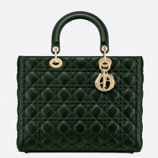 Borsa Lady Dior grande in pelle di agnello verde cannage. Borsa Lady Dior grande in pelle di agnello verde cannage.
