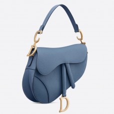 Borsa a tracolla Dior in pelle di vitello martellata blu denim. Borsa a tracolla Dior in pelle di vitello martellata blu denim.