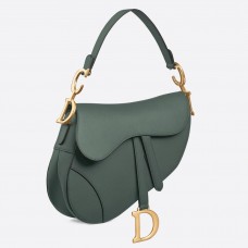 Borsa a tracolla Dior in pelle di vitello martellata color blu tempesta. Borsa a tracolla Dior in pelle di vitello martellata color blu tempesta.