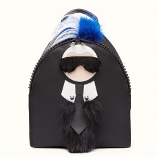 Zaino Fendi Karlito con applicazioni in pelliccia nera.